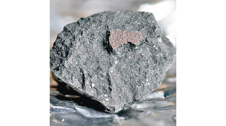 科學家證實石頭源於太陽系起源時期的隕石。