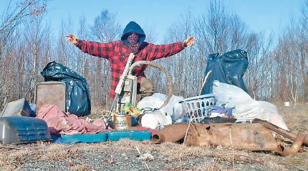 加拿大  全省各處均有大量垃圾。