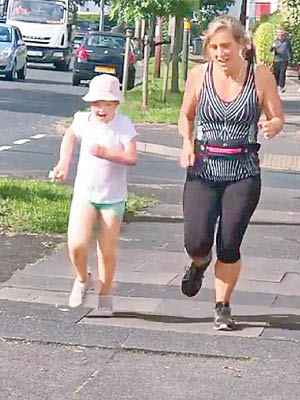 英國  伊莉莎白（左）康復後每日跑步鍛煉身體。