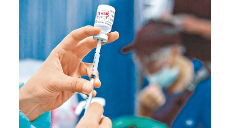 台灣在野黨派質疑疫苗的安全性。