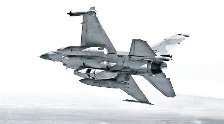 MS110偵照莢艙可由F16戰機掛載。