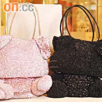 全球限量八十個（左）70cm粉紅色Raso Kitty Wirebag $19,800<BR>（右）70cm黑色Brillante Kitty Wirebag $19,800