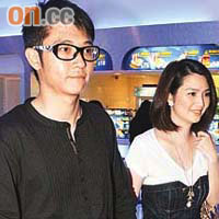 洪欣與未婚夫張丹峰出席首映，表示婚期將至心情緊張。