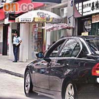 高皓正與徐淑敏圖把車停泊在景光街，不過有警員在場，只好駛離。