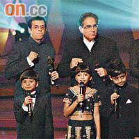 黎明與三位童星大唱《一百萬零一夜》片尾曲《Jai Ho》，共籌得一百萬。