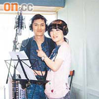 呂良偉和楊小娟為籌善款錄製歌曲。