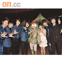 人氣組合SJ-M為燕姿在成都的演唱會擔任嘉賓。