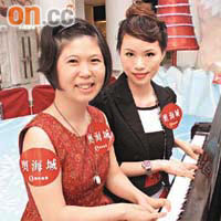 李喜芽（左）及黃愛恩在活動上大獻琴技。
