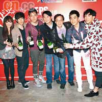 衞蘭（左起）、李治廷、應昌佑、黎明、朱明銳、任賢齊和劉浩龍齊為是次演出開香檳慶祝。