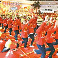 350名青少年齊跳竹舞創健力士紀錄。