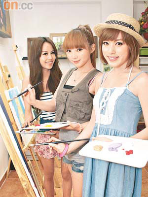 （左起）Ar Yu、Irene和Rainbow化身成為藝術家，在畫室大展畫功。