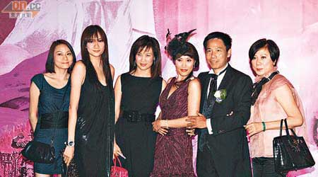 黃伊汶（左二）是冼國林的生意拍檔，故親身到場賀一對新人。