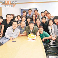 張致恒與大班同事慶祝26歲生日。