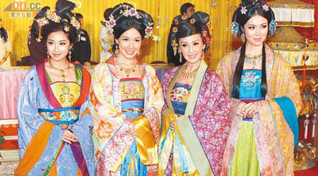 葉翠翠（右起）、韓馬利、李詩韻、陳自瑤古裝公主look現身。