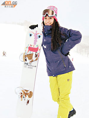 楊愛瑾豪花五千元添置滑雪裝備。