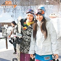 謝天華與好友傅明憲到北海道滑雪旅行。