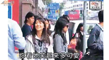 大島優子在旺角街頭展開可愛笑容。