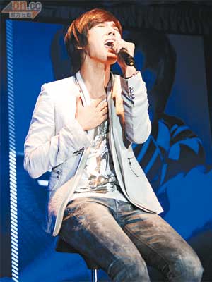 朴政珉舉行歌迷聚會大唱情歌。
