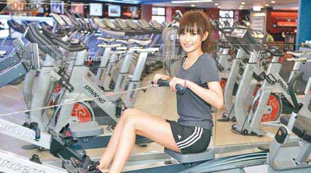 為保持苗條身形，楊愛瑾既勤力做gym，還戒掉食消夜。