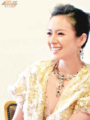 章子怡擔任鑽石文化推廣大使，一身珠光寶氣現身。