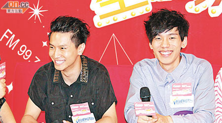 Jason（左）孖師弟林奕匡昨日出席電台活動。