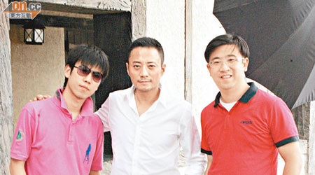 品牌大中華總裁高鼎國（右）及副總裁高偉國（左）到場監督。