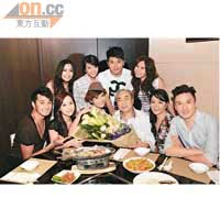 趙碩之與一班兄弟姊妹吃泰國菜，為老闆慶祝父親節。