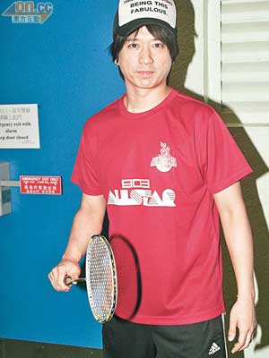 郭偉亮昨出席羽毛球賽事，並取笑女友的球技。