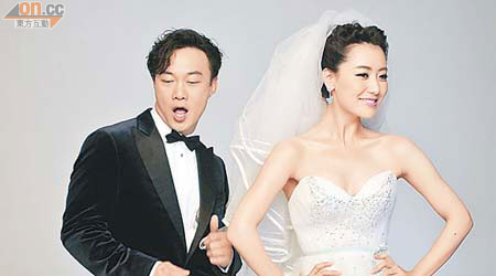 陳奕迅與白冰在電影版《隱婚男女》鬥演技。