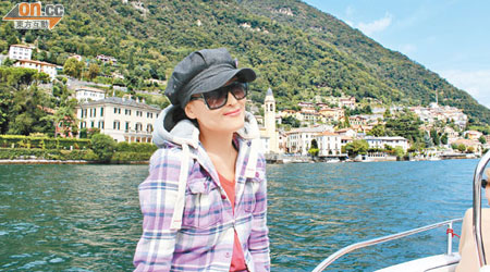 Amanda暢遊意大利Como湖畔，路經佐治古尼寓所，對方卻在威尼斯，緣慳一面。