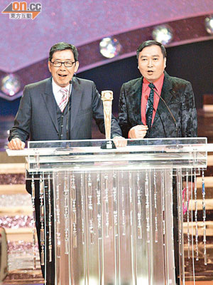 劉以達與胡楓這對頒獎嘉賓大搞氣氛。
