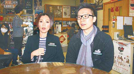 陳潔儀與趙增熹齊到電台接受訪問。