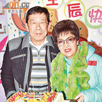 琴姐與胡楓一起慶祝八十大壽。
