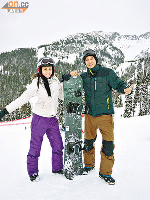 Jocelyn及Anthony都是好動之人，在加拿大把握機會玩滑雪板。