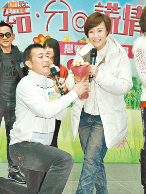 商天娥在活動上接受張兆輝「求婚」。