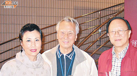 朱克（中）縱橫娛圈八十年，曾與不少紅星合作。<br>汪明荃(左)、鍾景輝(右)