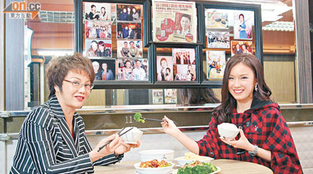 劉倩婷帶媽咪品嘗她最愛的茶餐廳美食，大晒溫馨。