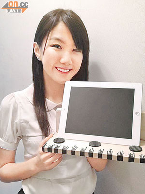 嘉桓自製的iPad座美觀又實用。