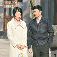 飾演情侶的馬賽與大孖，在上海車墩拍攝街景。