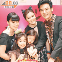 早前阿Ｂ五十九歲生日，范姜與三個女兒為他炮製驚喜生日派對。