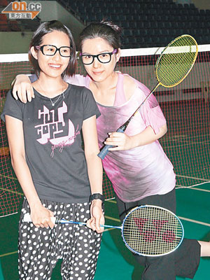 苟芸慧（右）與梁嘉琪都愛打羽毛球。