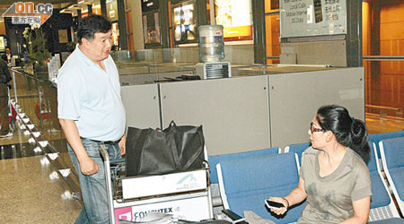 羅慧蓮與丈夫從新加坡返港，繼續為妹妹之後事打點。