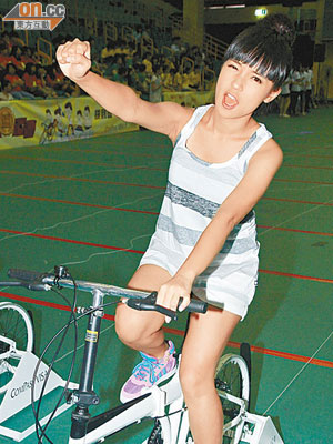 糖妹自爆曾與港隊體操選手黃曉盈一齊參加歌唱比賽。