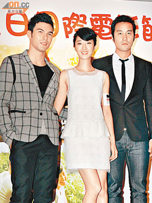桂綸鎂與兩位型男張孝全（右）及鳳小岳宣傳新片。