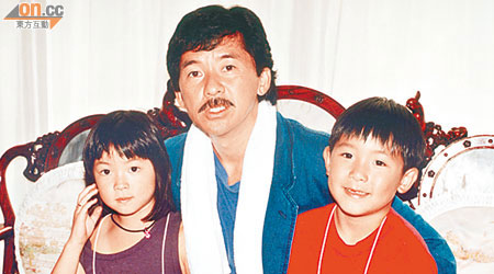 兩人合唱《重逢》結識，當時阿Lam已婚兼育有一子一女。