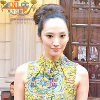 「髮型同個妝都好簡潔，冇亂配一通，中式打扮演繹出東方美態。」