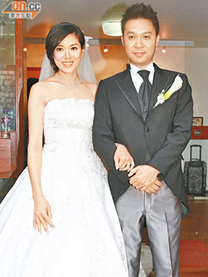 林淑敏與男友陳中原昨日結婚，並與新郎哥甜蜜咀嘴。