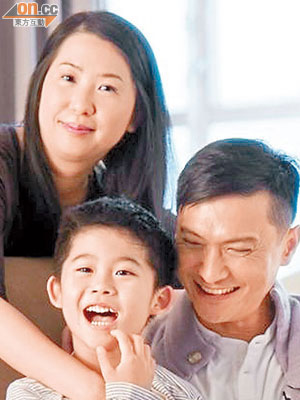 陳錦鴻與杜雯惠悉心照顧患自閉症的兒子駕樺，如今駕樺情況已有改善。