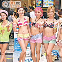 FFx六女身穿三點式在旺角行貓步，吸引不少途人圍觀。