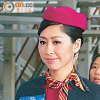 胡定欣的空姐角色亦被網民取笑。